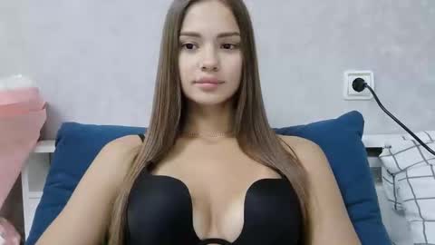 Nika online show from 06/01/26, 05:25