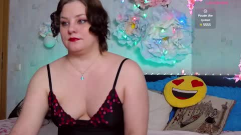LovellyNika online show from 01/22/25, 12:17