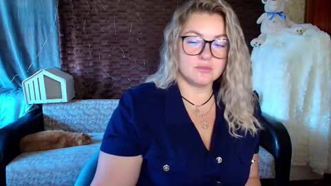 Nika online show from 09/15/25, 03:06