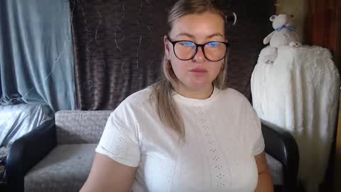 Nika online show from 10/07/25, 06:10