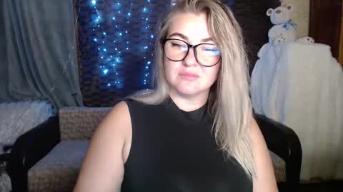 Nika online show from 10/17/25, 08:00