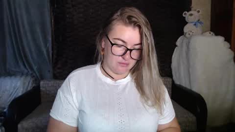 Nika online show from 10/20/25, 03:51