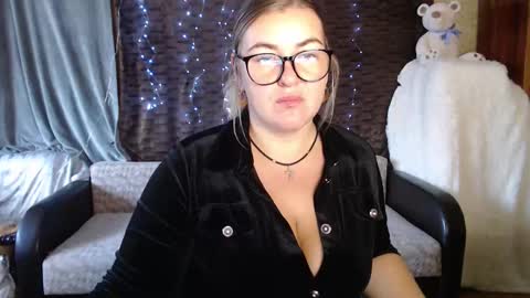 Nika online show from 10/24/25, 04:20