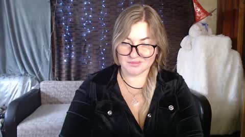 Nika online show from 11/07/25, 05:07