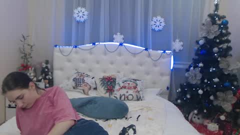 nikastarkk online show from 12/10/24, 01:43