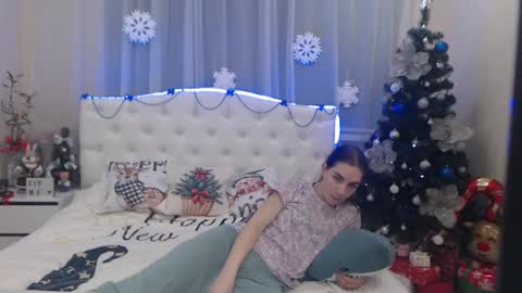 nikastarkk online show from 12/12/24, 01:43