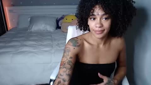 Snapshot of nikayasworld chatting on 09/17/25, 01:51 nikayasworld online show from 09/17/25, 01:51