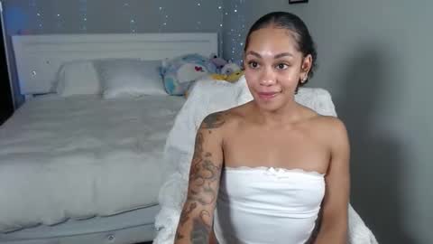 Snapshot of nikayasworld chatting on 10/16/25, 01:28 nikayasworld online show from 10/16/25, 01:28