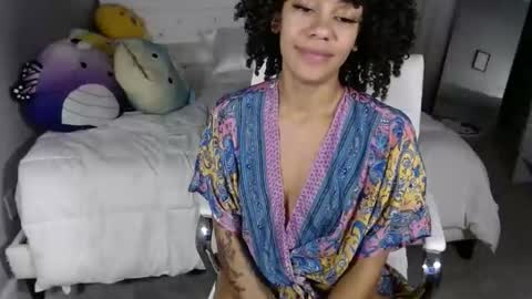Snapshot of nikayasworld chatting on 11/06/25, 03:35 nikayasworld online show from 11/06/25, 03:35