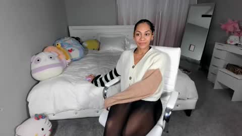 Snapshot of nikayasworld chatting on 11/28/25, 03:42 nikayasworld online show from 11/28/25, 03:42