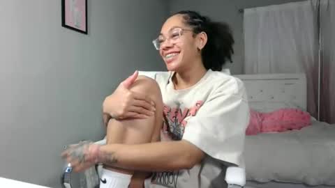 Snapshot of nikayasworld chatting on 03/19/26, 02:15 nikayasworld online show from 03/19/26, 02:15