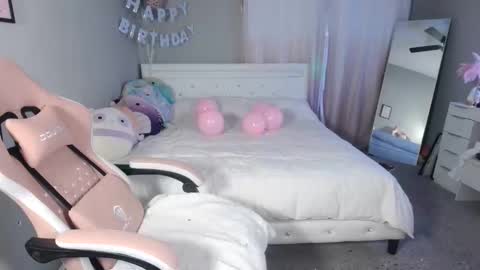 Snapshot of nikayasworld chatting on 05/19/26, 03:24 nikayasworld online show from 05/19/26, 03:24