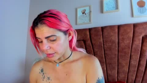 niki online show from 02/10/25, 10:42