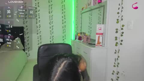 Snapshot of nikibryce_ chatting on 10/19/25, 12:55 Niki online show from 10/19/25, 12:55