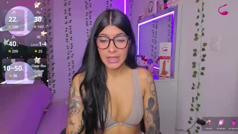 Snapshot of nikibryce_ chatting on 10/26/25, 01:00 Niki online show from 10/26/25, 01:00