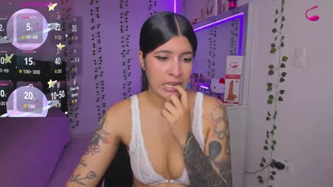 Snapshot of nikibryce_ chatting on 11/06/25, 08:10 Niki online show from 11/06/25, 08:10