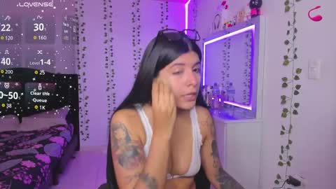 Snapshot of nikibryce_ chatting on 11/22/25, 06:51 Niki online show from 11/22/25, 06:51