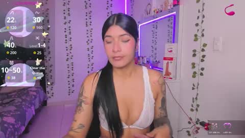 Snapshot of nikibryce_ chatting on 12/14/25, 01:49 Niki online show from 12/14/25, 01:49