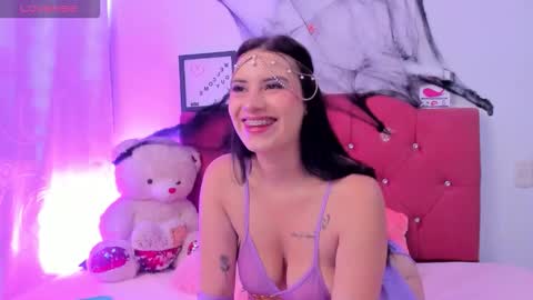 Snapshot of nikii_28 chatting on 10/31/25, 01:23 Nikii online show from 10/31/25, 01:23