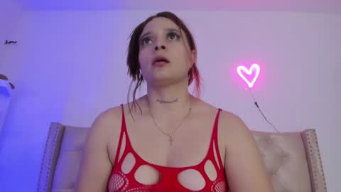 Snapshot of nikiibrooks chatting on 02/15/25, 04:36 Niikii online show from 02/15/25, 04:36