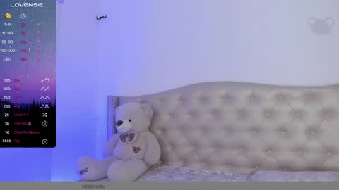 Snapshot of nikiibrooks chatting on 03/02/25, 11:20 Niikii online show from 03/02/25, 11:20