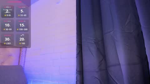 Snapshot of nikiibrooks chatting on 10/31/25, 12:33 Niikii online show from 10/31/25, 12:33