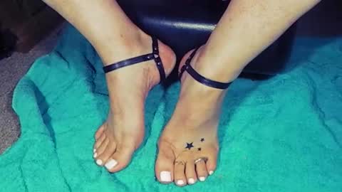 Snapshot of nikisissyfeet chatting on 01/19/26, 02:26 nikisissyfeet online show from 01/19/26, 02:26