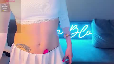 nikki_blondiee online show from 03/17/26, 02:49