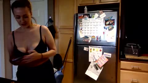 Snapshot of nikki_cums chatting on 12/11/24, 09:01 NikkiCums online show from 12/11/24, 09:01