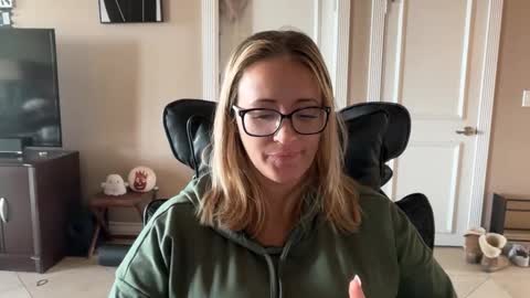 Snapshot of nikki_cums chatting on 12/02/25, 06:36 NikkiCums online show from 12/02/25, 06:36