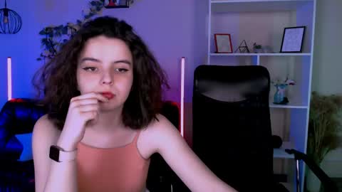 Snapshot of nikki_kiss_ chatting on 06/01/26, 08:27 nikki_kiss_ online show from 06/01/26, 08:27