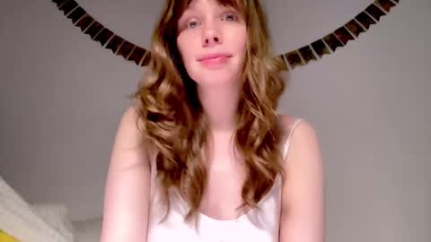 Snapshot of nikki_mi chatting on 12/18/25, 10:10 Nikki online show from 12/18/25, 10:10