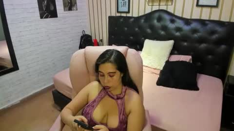 Snapshot of nikki_nikol chatting on 05/28/26, 03:04 Nikki online show from 05/28/26, 03:04