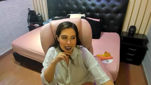 Snapshot of nikki_nikol chatting on 06/05/26, 10:15 Nikki online show from 06/05/26, 10:15