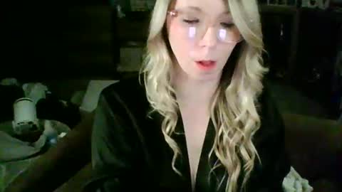 Snapshot of nikkib653466 chatting on 02/19/26, 12:28 nikkib653466 online show from 02/19/26, 12:28
