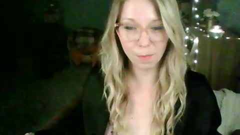 Snapshot of nikkib653466 chatting on 03/08/26, 04:27 nikkib653466 online show from 03/08/26, 04:27