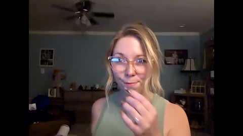 Snapshot of nikkib653466 chatting on 03/31/26, 11:27 nikkib653466 online show from 03/31/26, 11:27