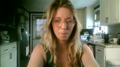 Snapshot of nikkib653466 chatting on 04/02/26, 05:10 nikkib653466 online show from 04/02/26, 05:10
