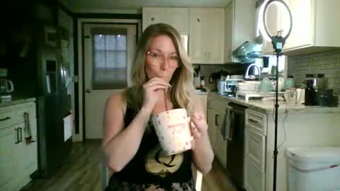 Snapshot of nikkib653466 chatting on 04/10/26, 05:28 nikkib653466 online show from 04/10/26, 05:28