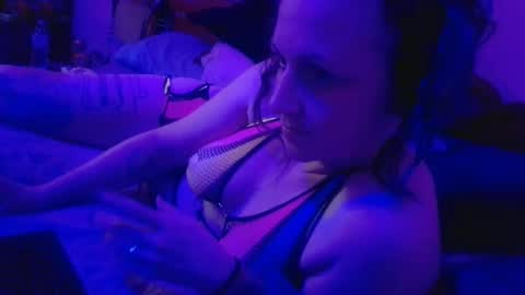 Nikkie online show from 09/19/25, 01:29