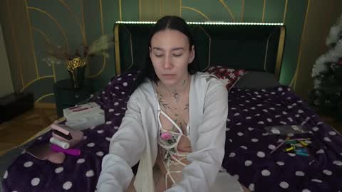 Nikki online show from 12/26/24, 12:38