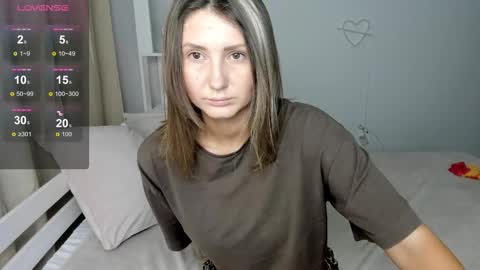 Snapshot of nikkikiss__ chatting on 10/25/25, 01:35 nikkikiss__ online show from 10/25/25, 01:35