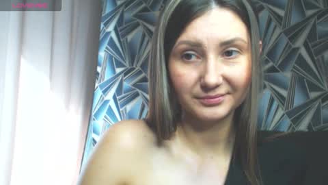 Snapshot of nikkikiss___ chatting on 02/14/26, 05:37 nikkikiss___ online show from 02/14/26, 05:37
