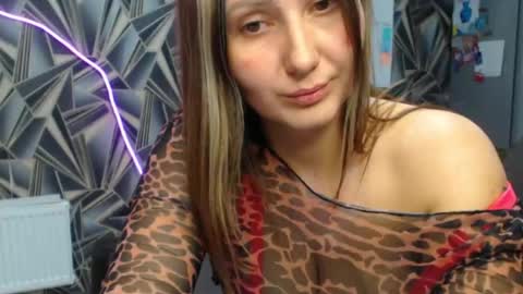 Snapshot of nikkikiss___ chatting on 04/18/26, 07:58 nikkikiss___ online show from 04/18/26, 07:58