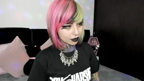 Nikki Ramone   online show from 12/13/24, 09:57