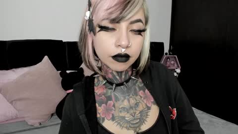 Nikki Ramone   online show from 12/18/24, 12:29