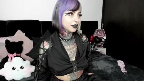Nikki Ramone   online show from 03/07/25, 06:02