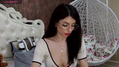 Nikky online show from 12/18/24, 11:56