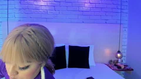Nikky Dean online show from 09/11/25, 03:17
