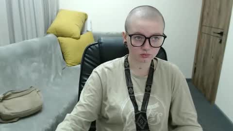 nikkysnow online show from 09/10/25, 08:36